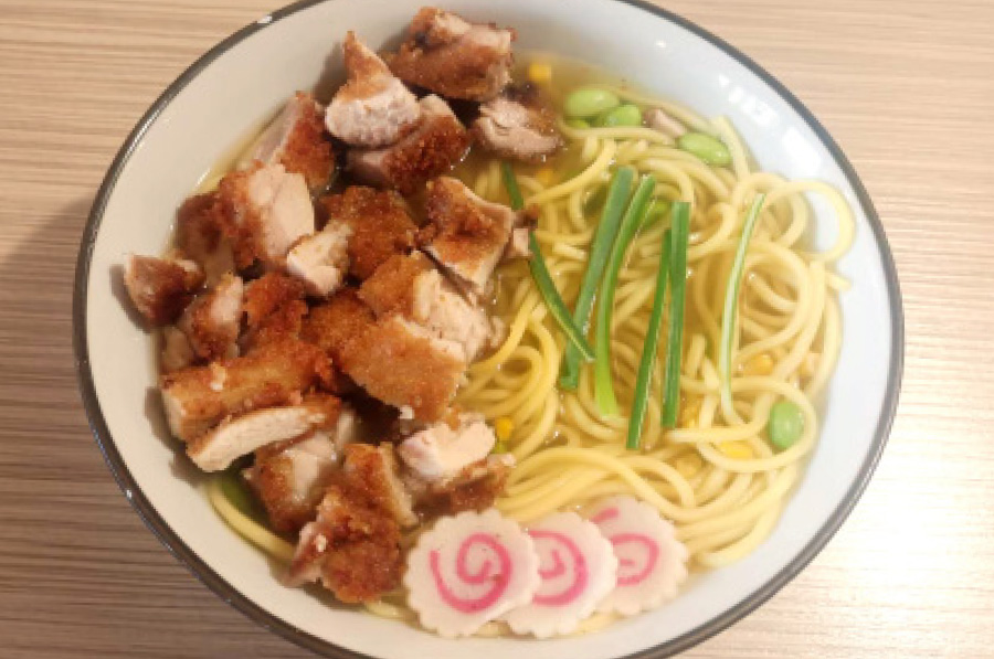 617B/.Ramen au poulet pané  + 5 Raviolis